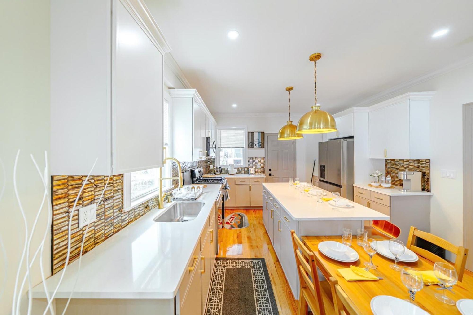 82 Newly Renovated, Luxury In Apartment Boston