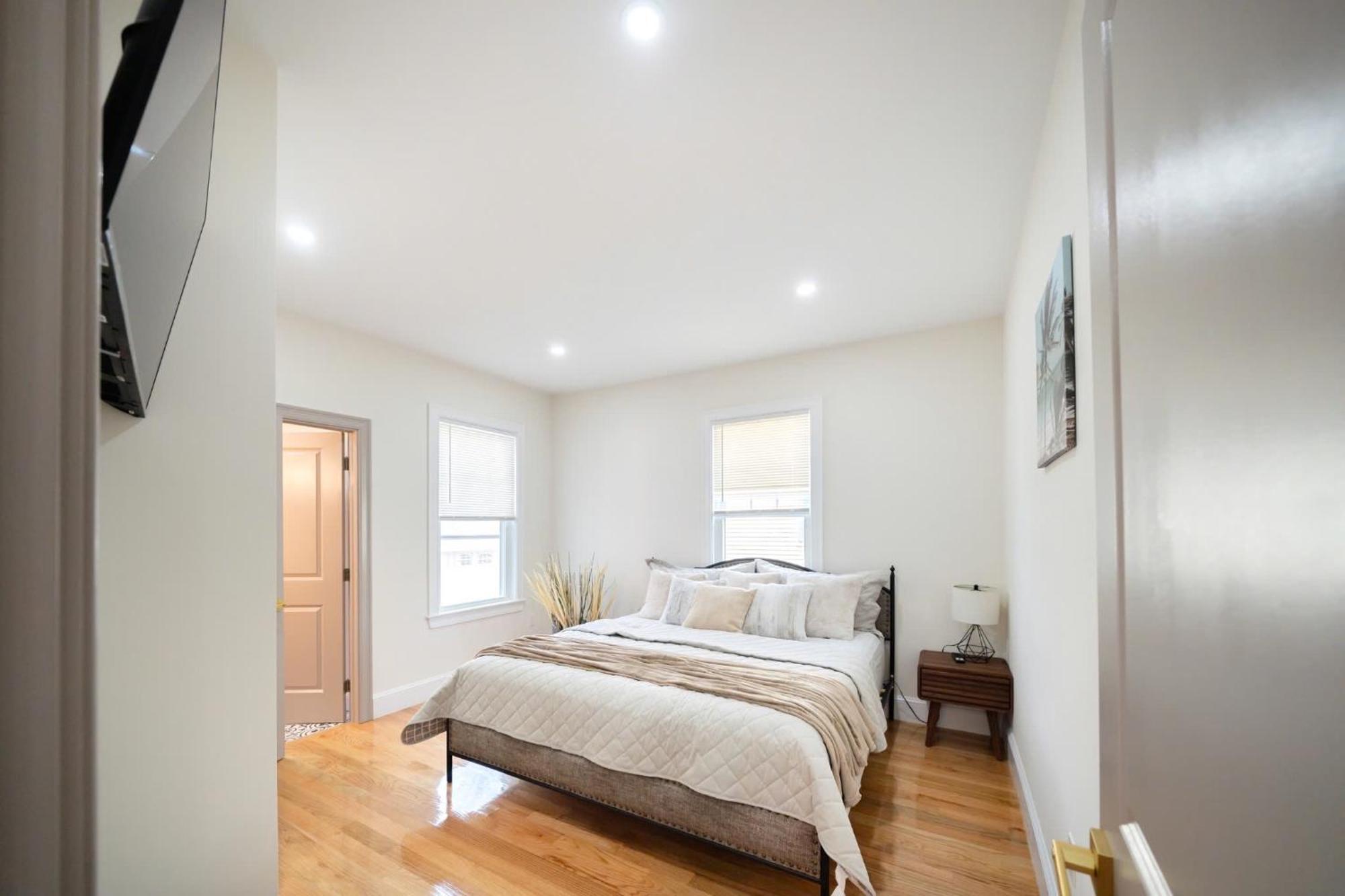 Apartment 82 Newly Renovated, Luxury In *