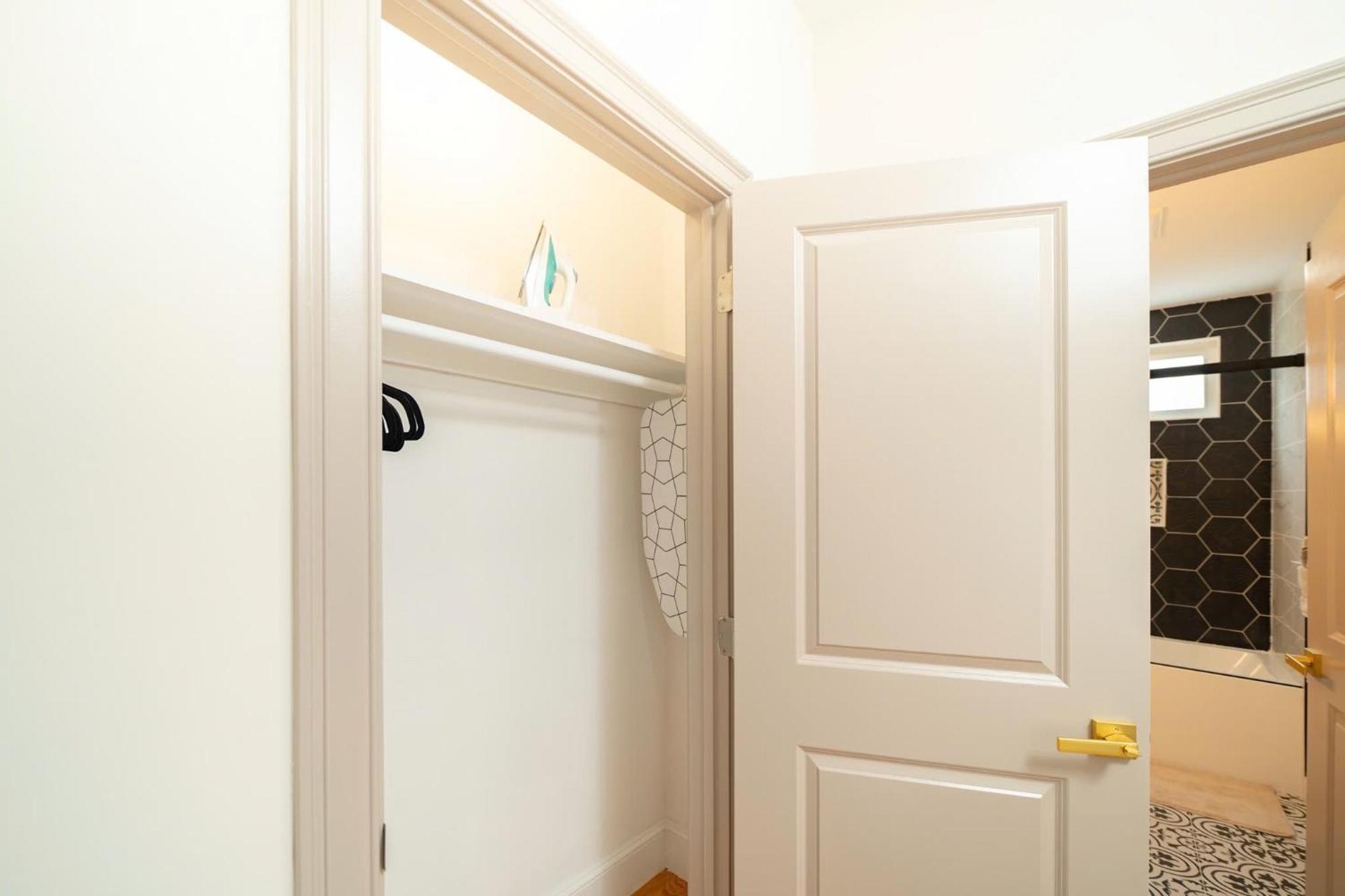 82 Newly Renovated, Luxury In Apartment *