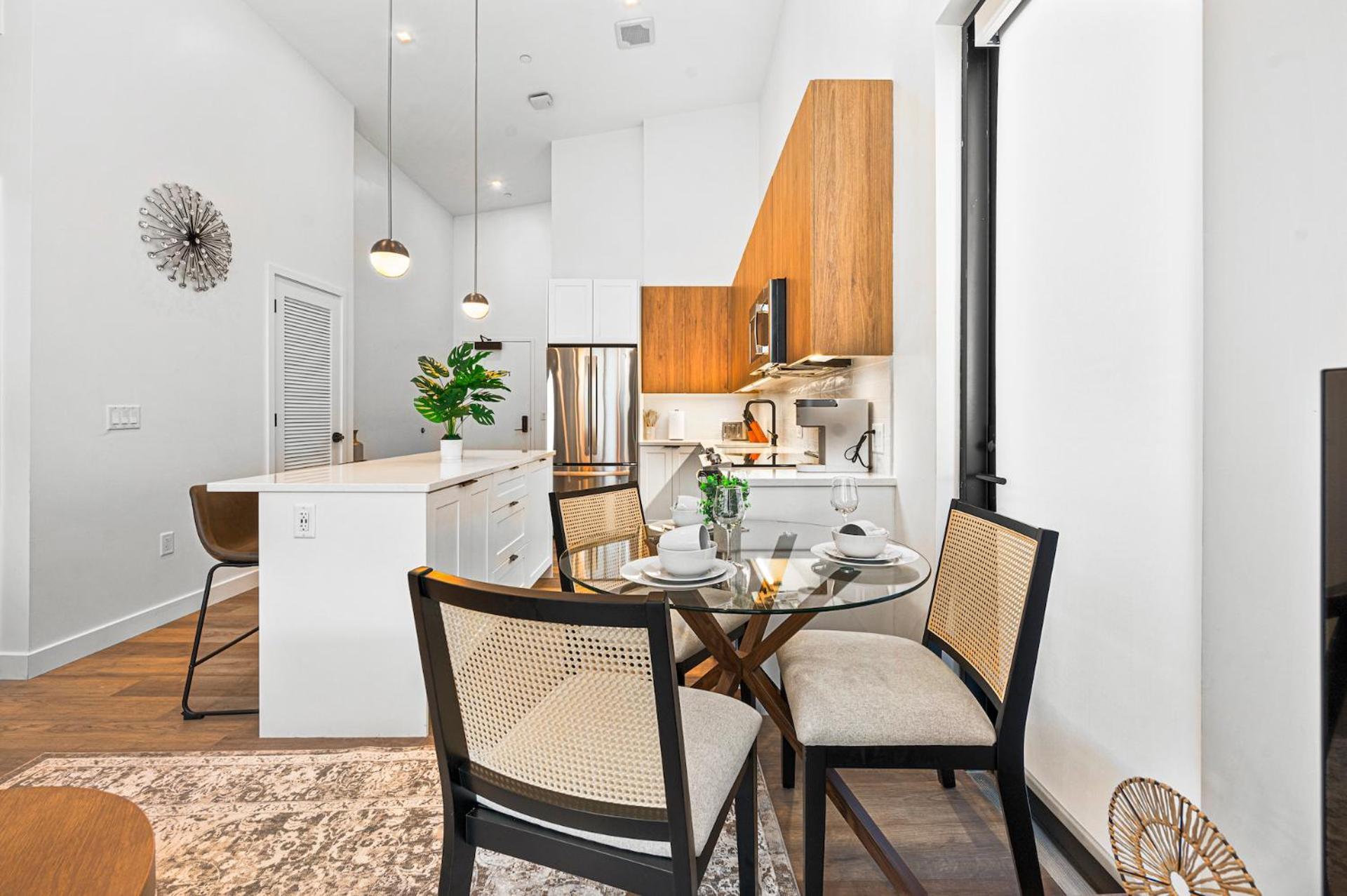 Luxury Furnished Near Logan Airport Apartment