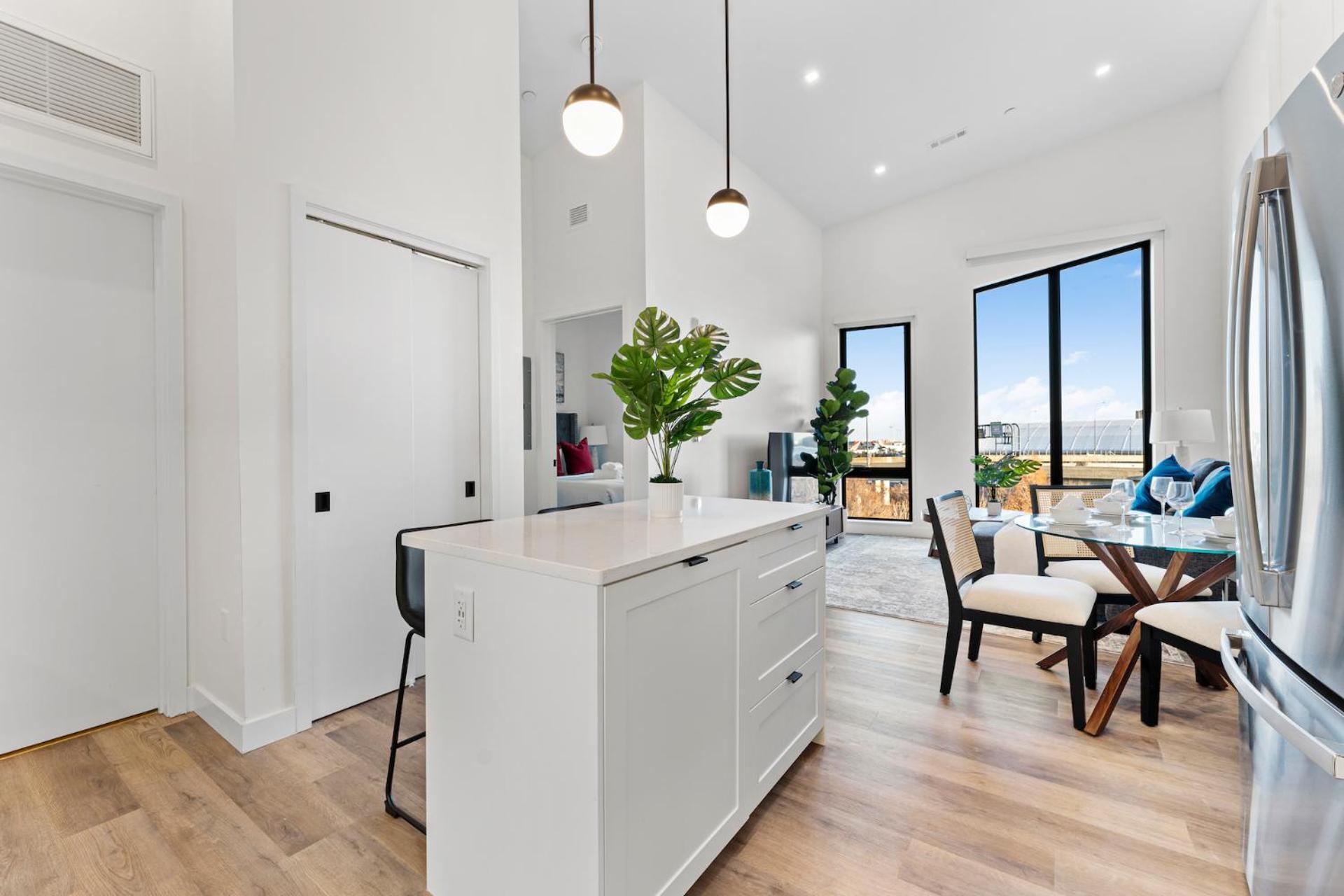 Luxury Furnished Near Logan Airport Apartment *