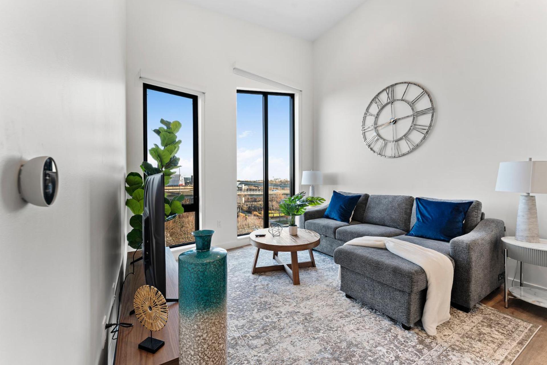 Luxury Furnished Near Logan Airport Apartment *