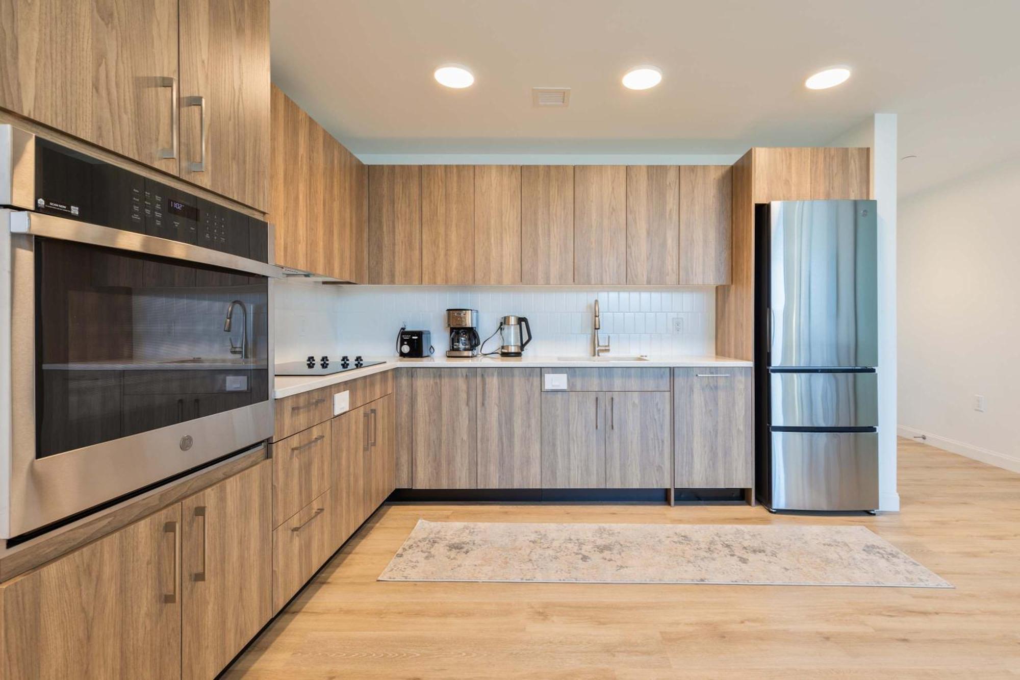 Gorgeous With Kitchen-idl-451 Boston