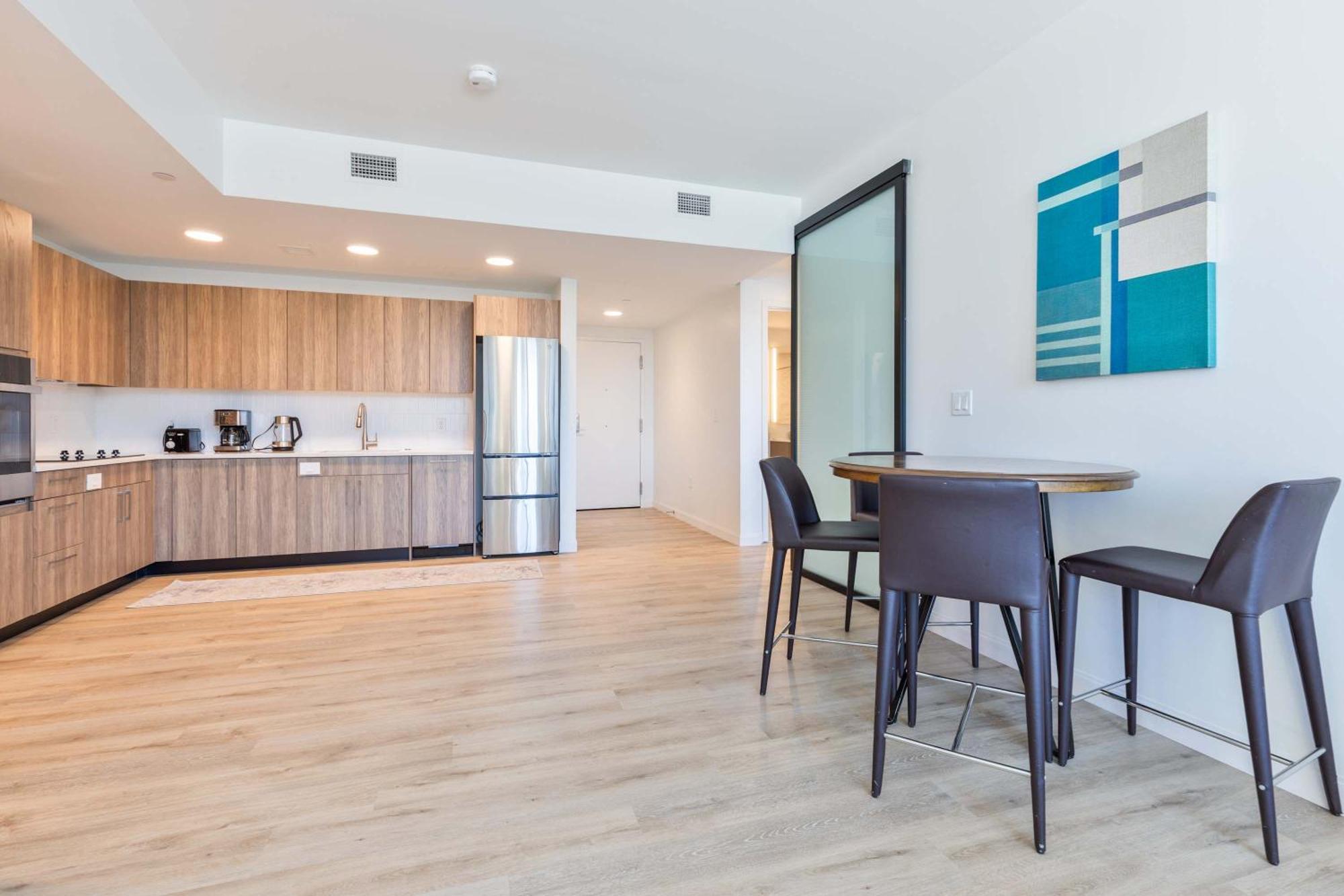 Gorgeous With Kitchen-idl-451 *