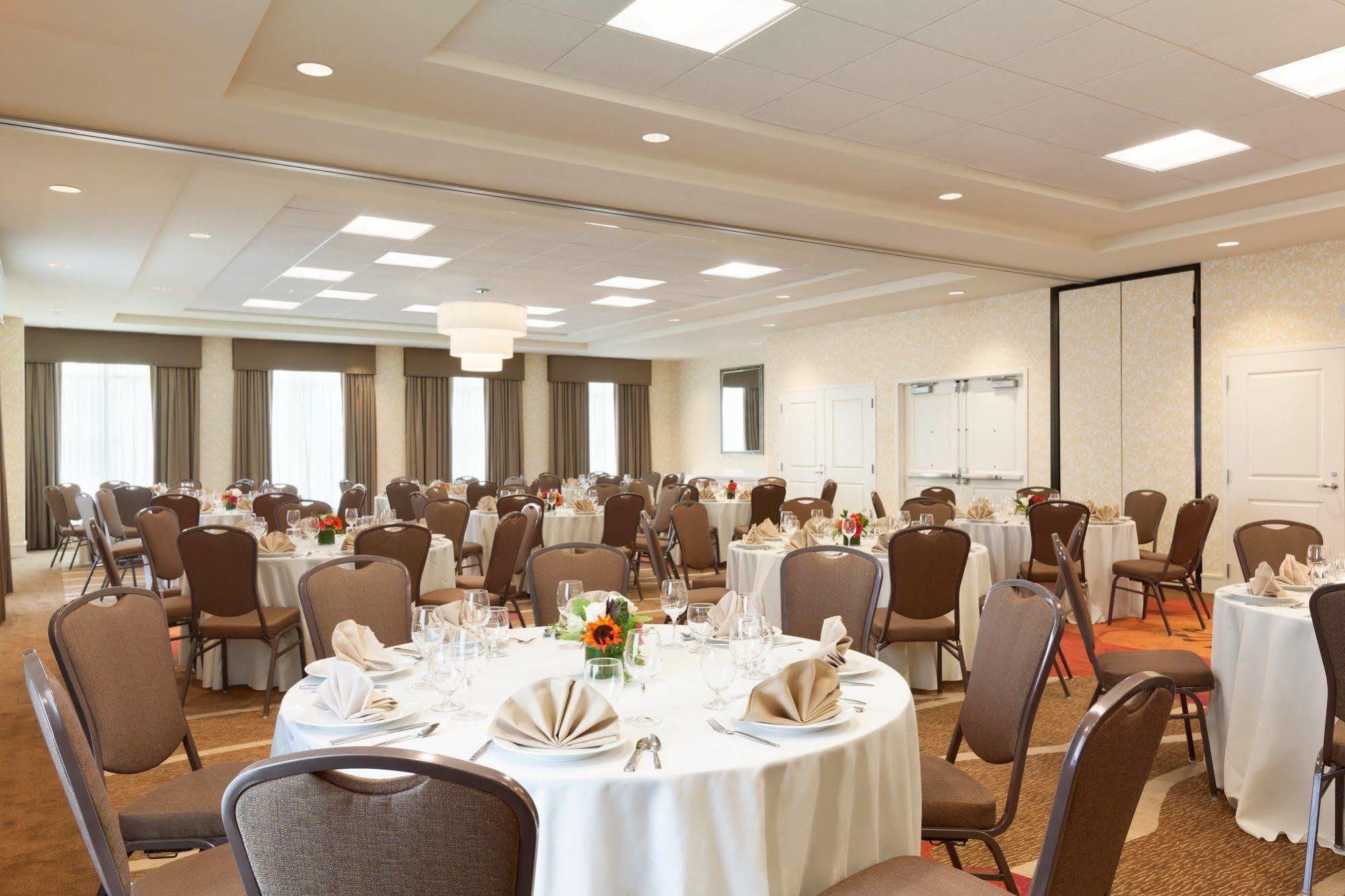 Hilton Garden Logan Airport 3*