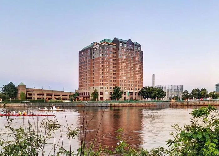 Doubletree Suites By Hilton Hotel Boston - Cambridge