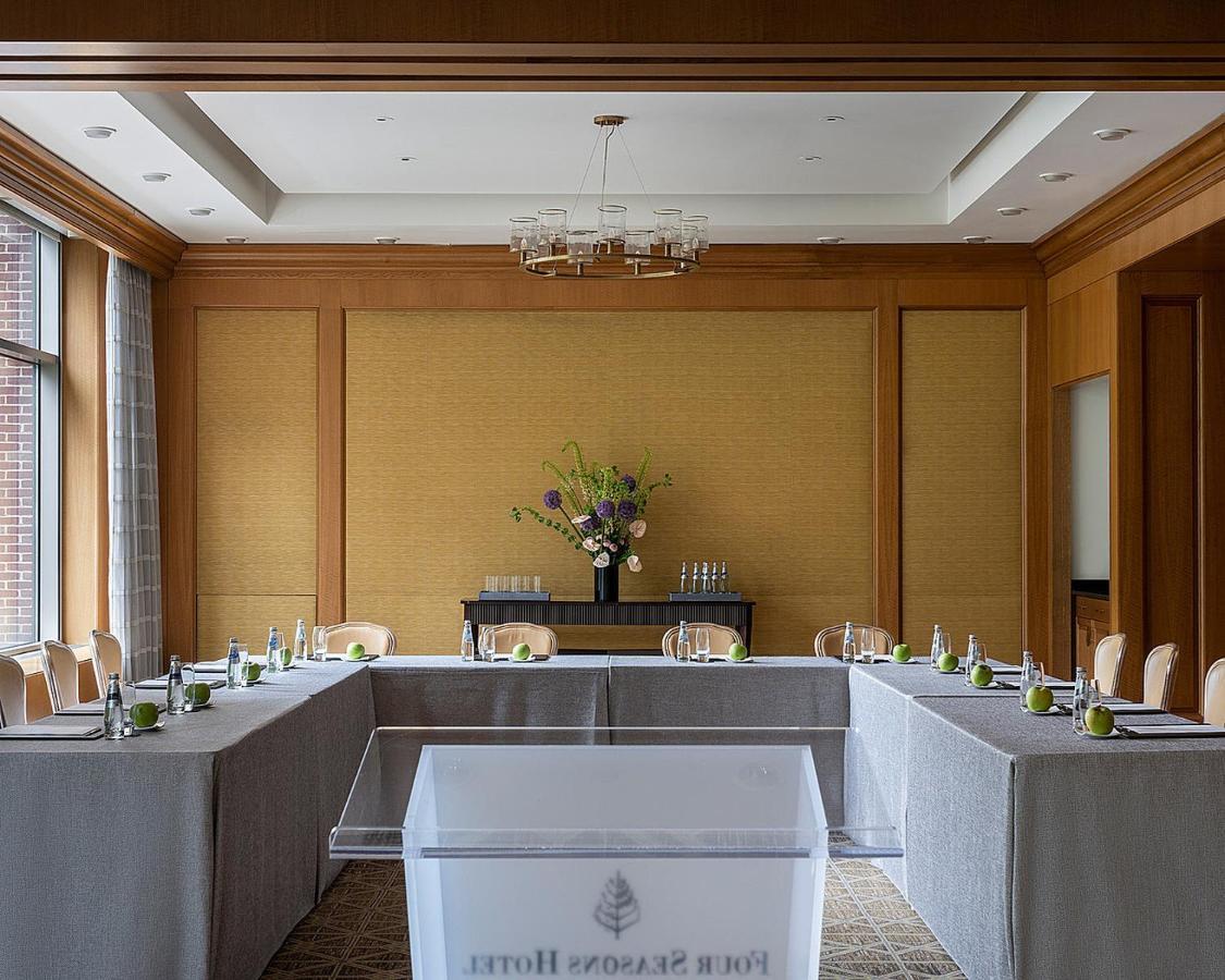 Four Seasons 5* Boston