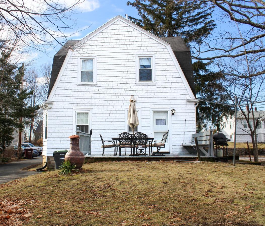 The Naughton Guest House-close To Casa de férias *