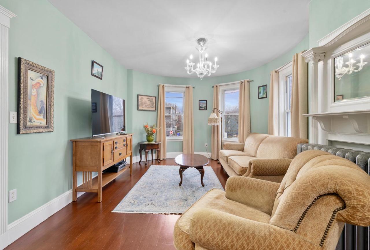 Apartment Bright & Spacious Apartment, Mins From Downtown Boston, Parking *
