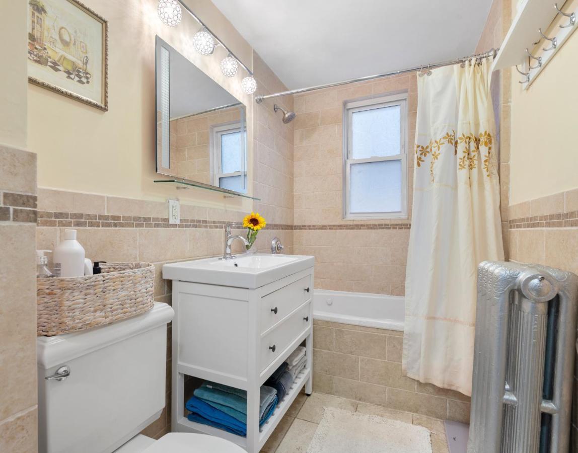Apartment Bright & Spacious Apartment, Mins From Downtown Boston, Parking *