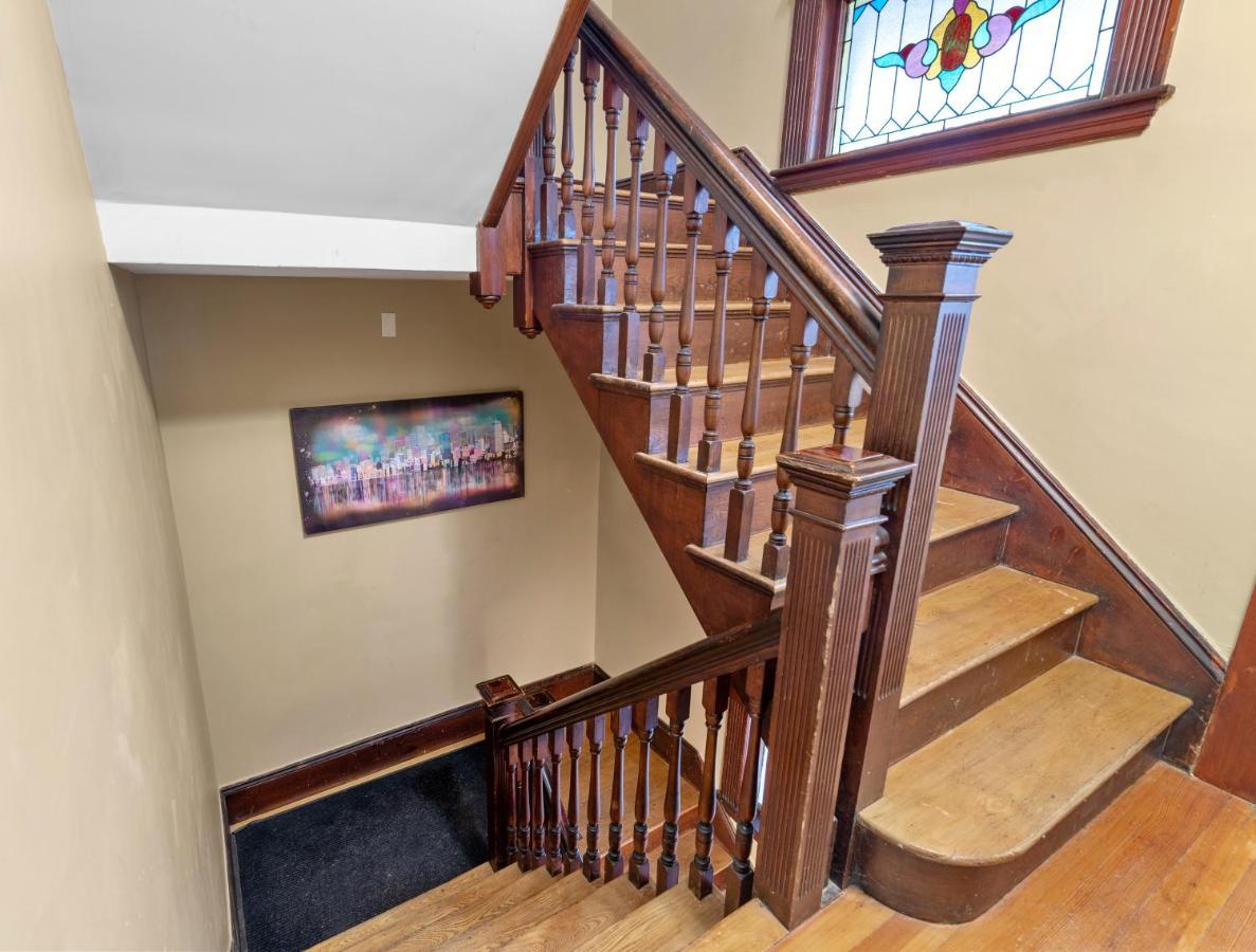 Bright & Spacious Apartment, Mins From Downtown Boston, Parking *