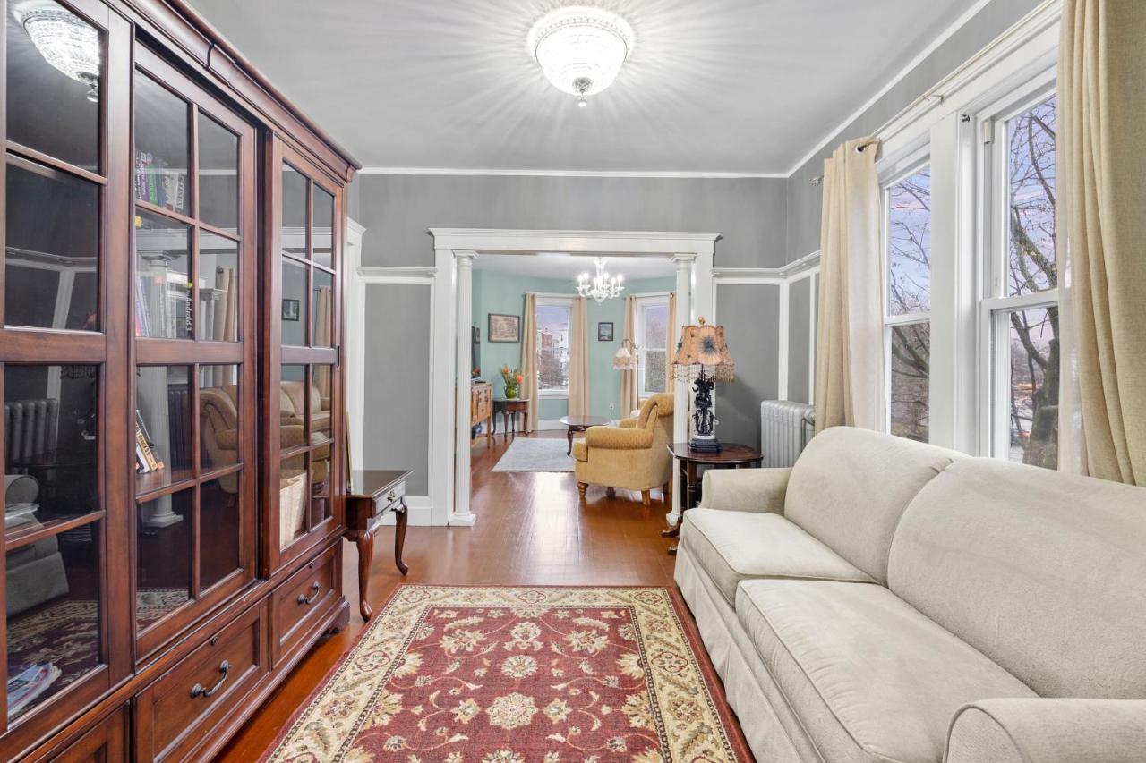 Bright & Spacious Apartment, Mins From Downtown Boston, Parking Boston