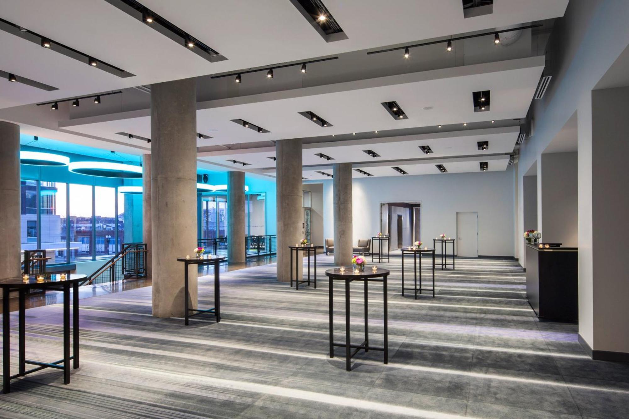 Aloft Seaport District Hotel 4*