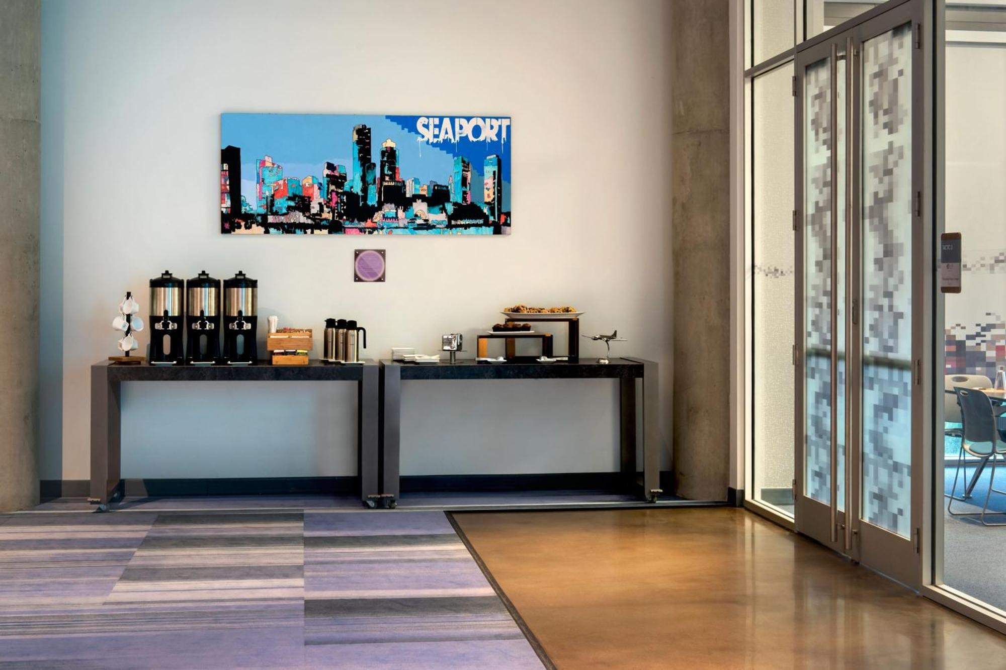 Aloft Seaport District Hotel 4*