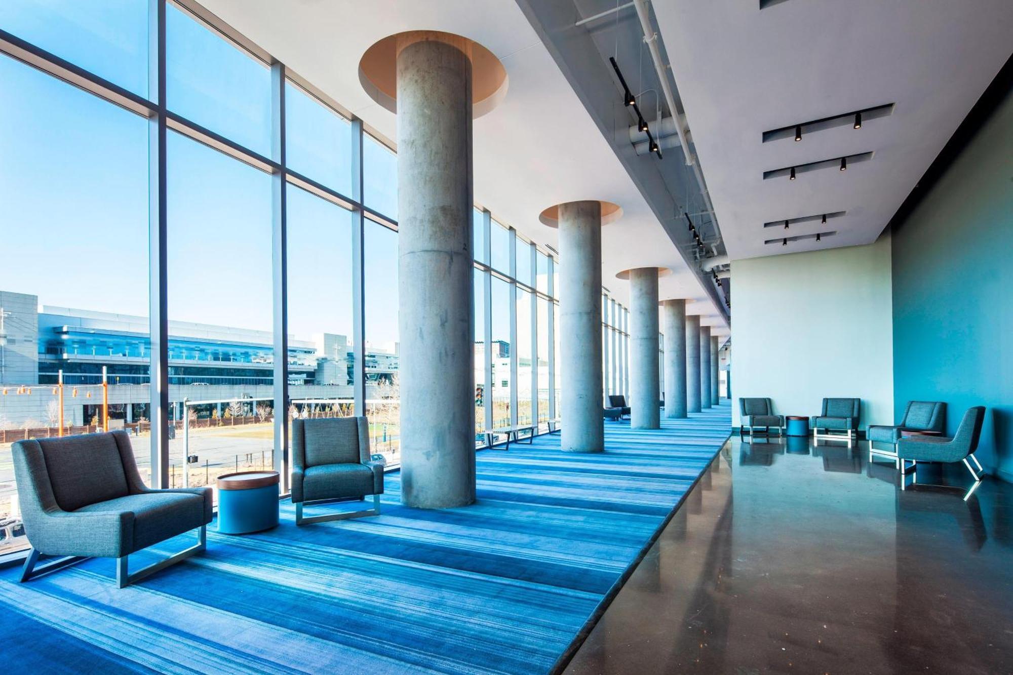 Aloft Seaport District Hotel 4*