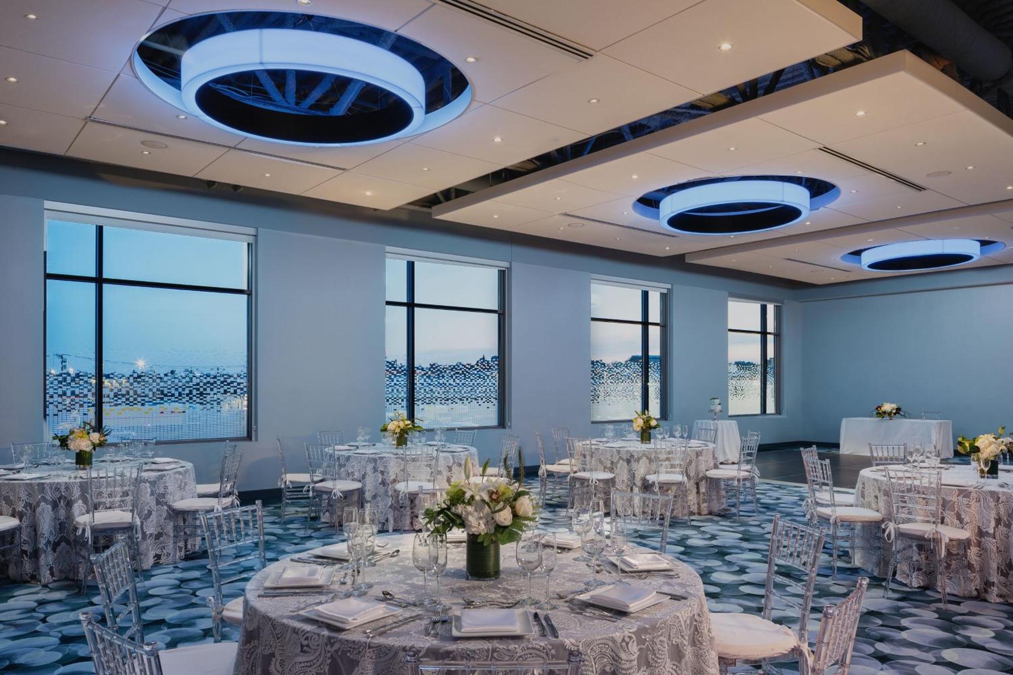 Aloft Seaport District Boston