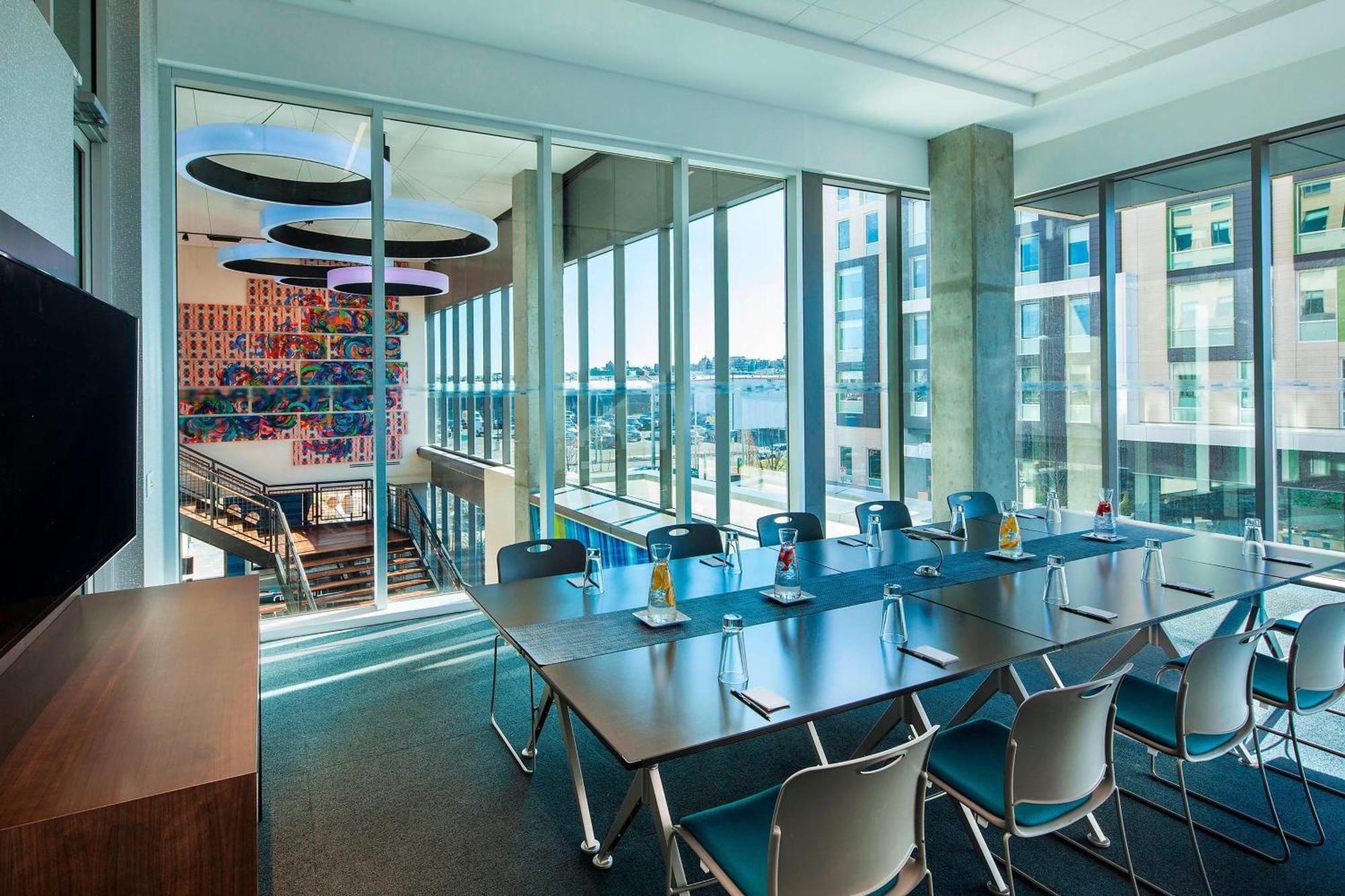 Aloft Seaport District 4* Boston