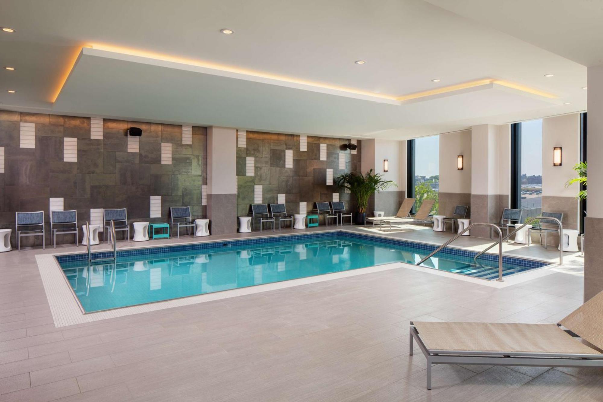 Hotel Hampton Seaport District Boston