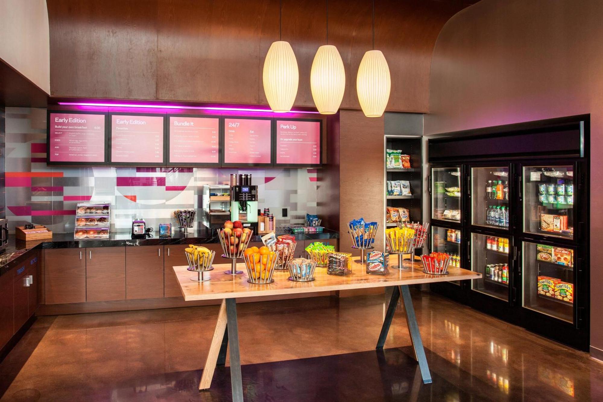 Aloft Seaport District Hotel 4*
