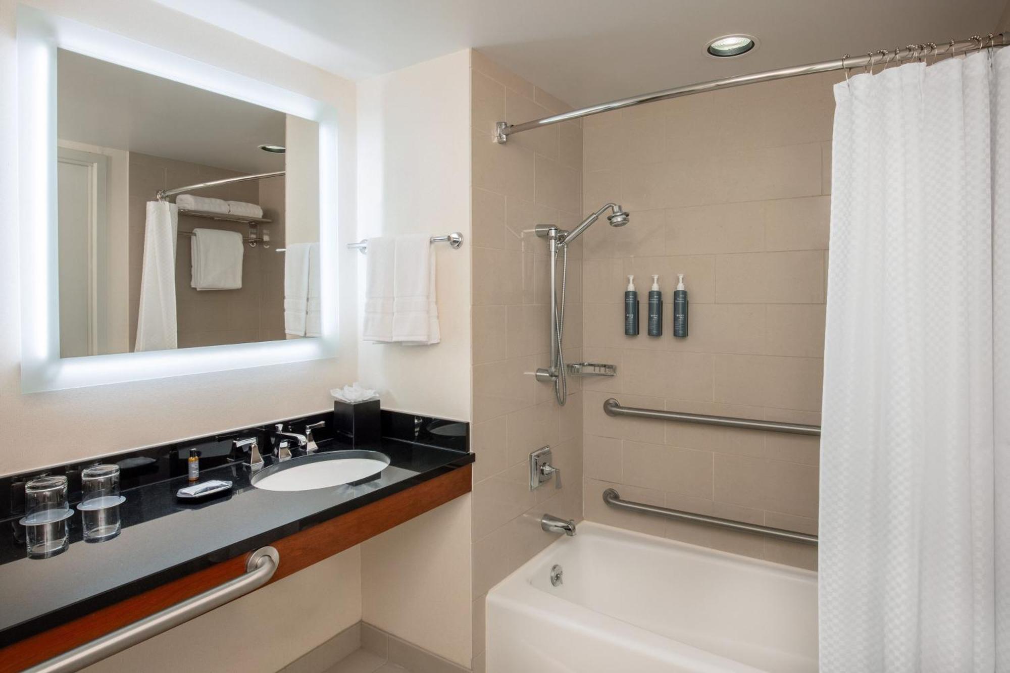 The Westin Seaport District 4* Boston