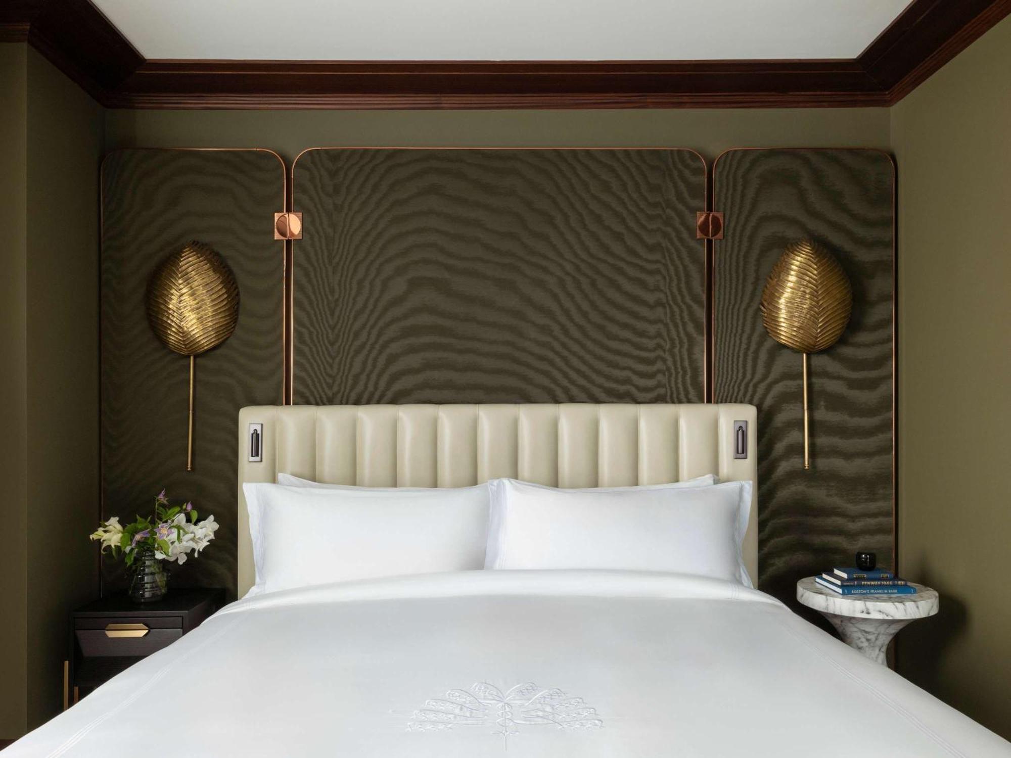 Raffles 5* Boston