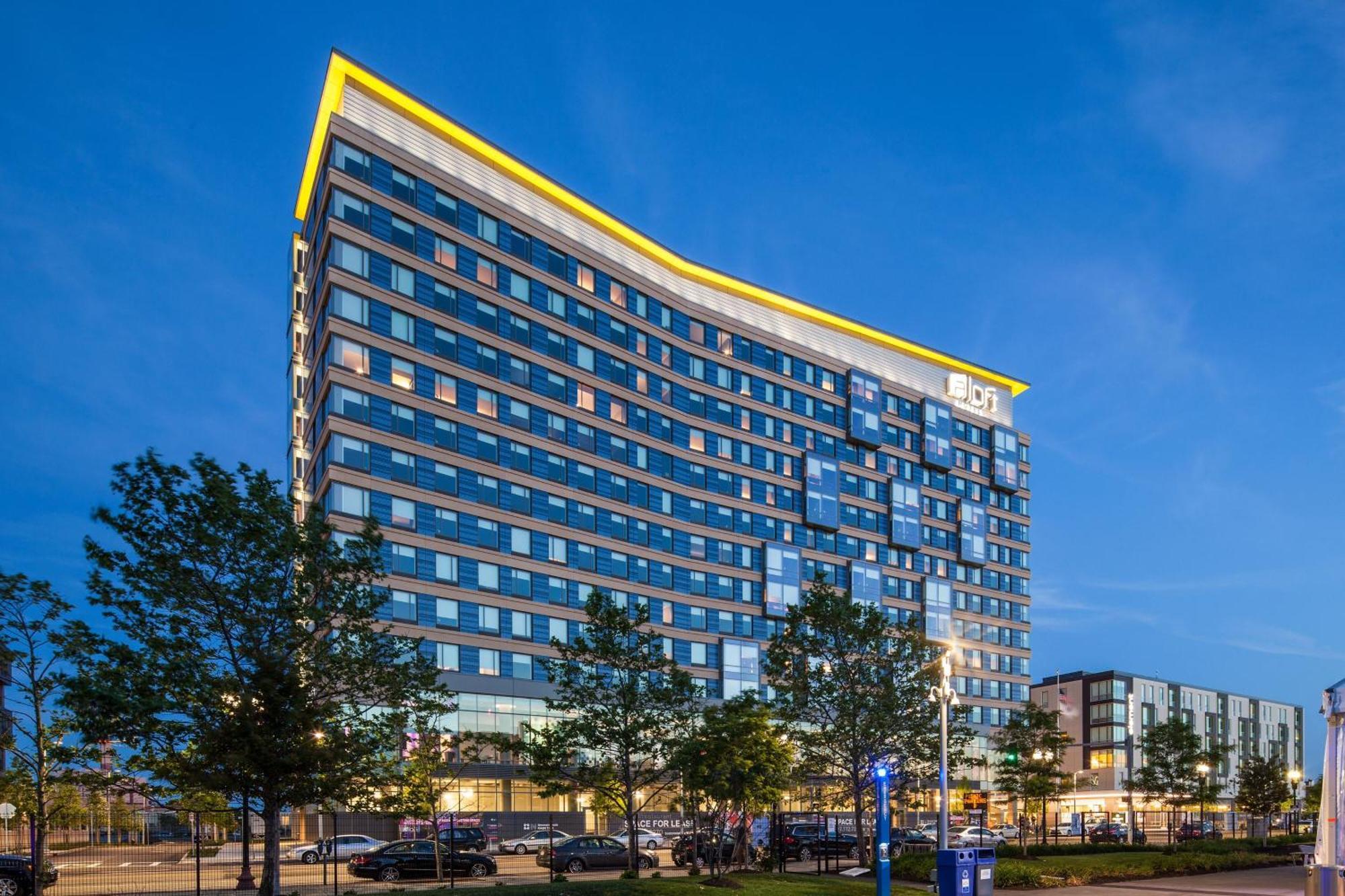 Aloft Seaport District 4* Boston
