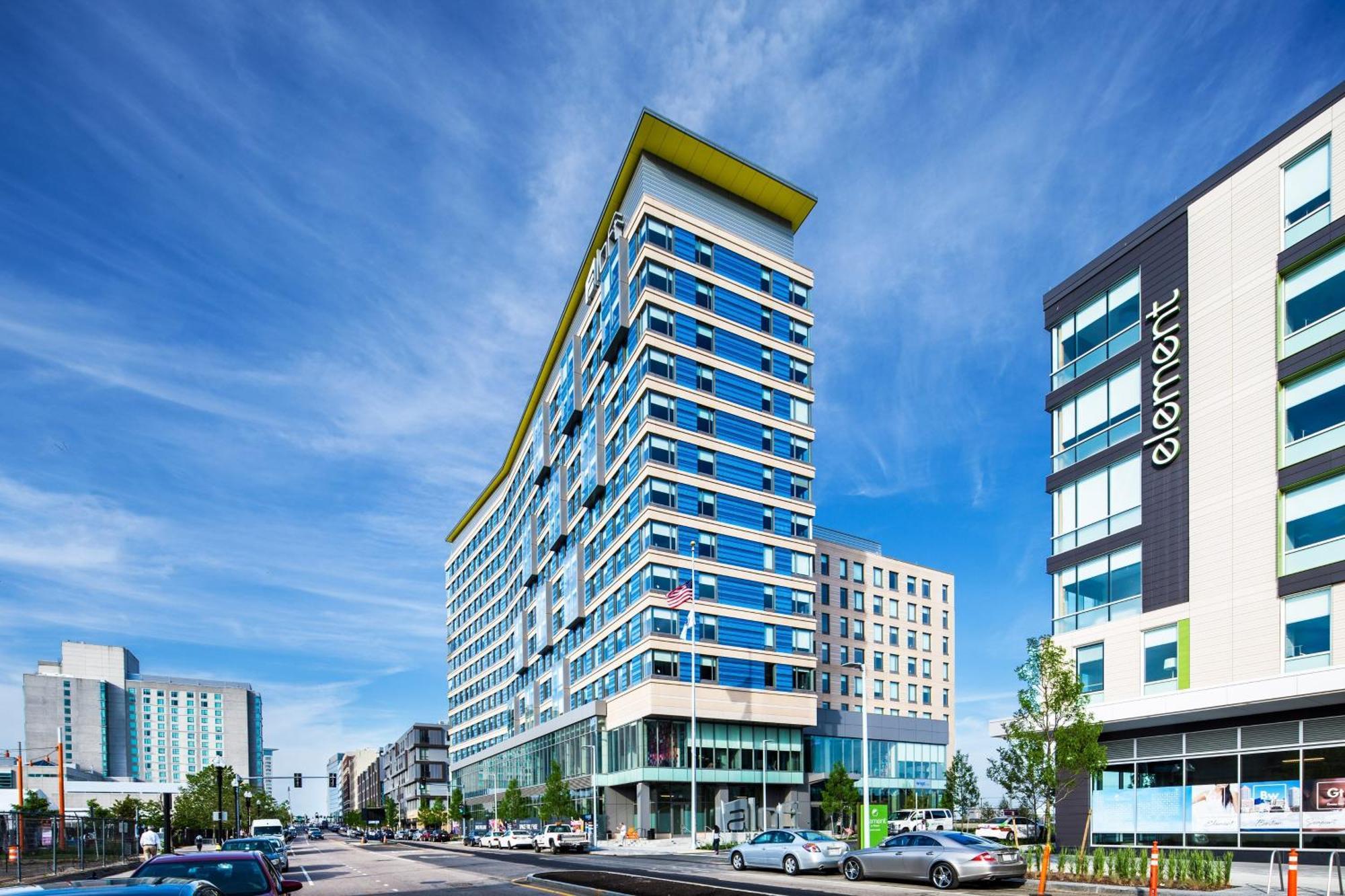 Aloft Seaport District Hotel 4*