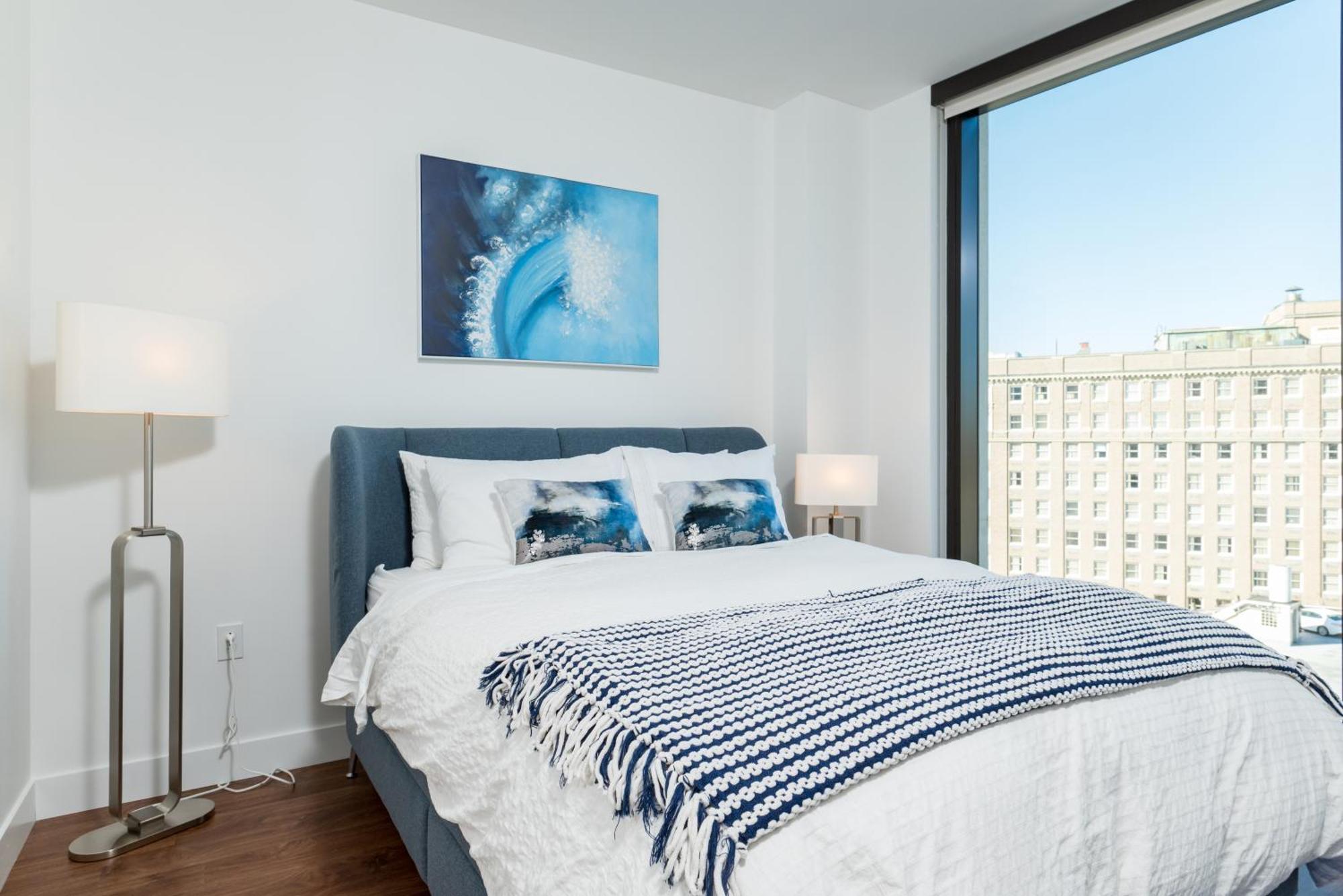 Luxury 2br Backbay Common T-station Roof Lounge Gym *