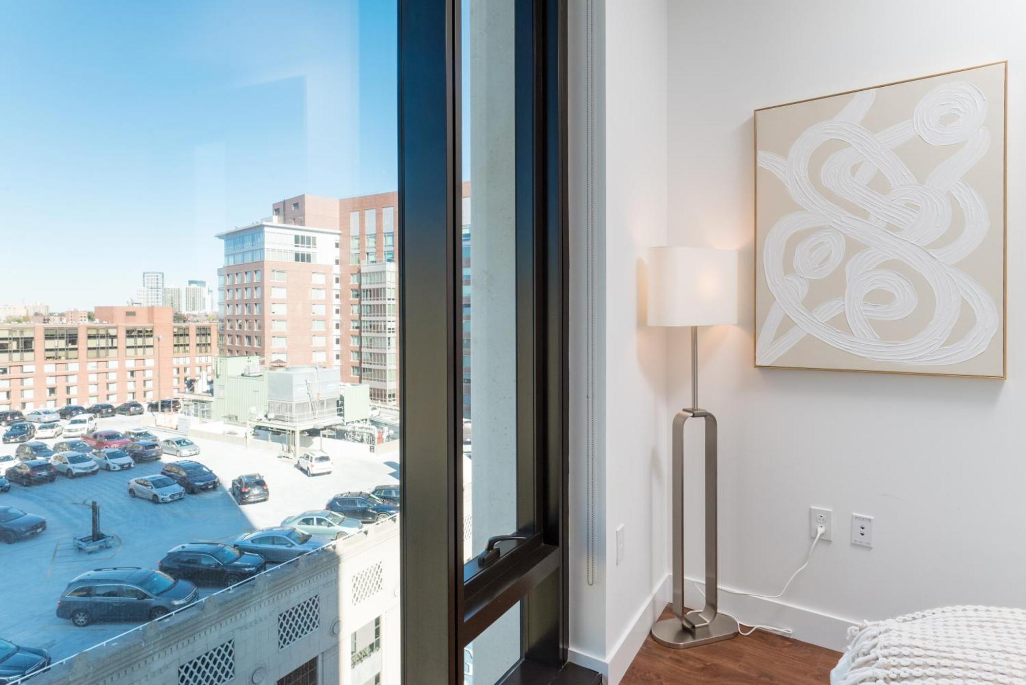 Luxury 2br Backbay Common T-station Roof Lounge Gym *
