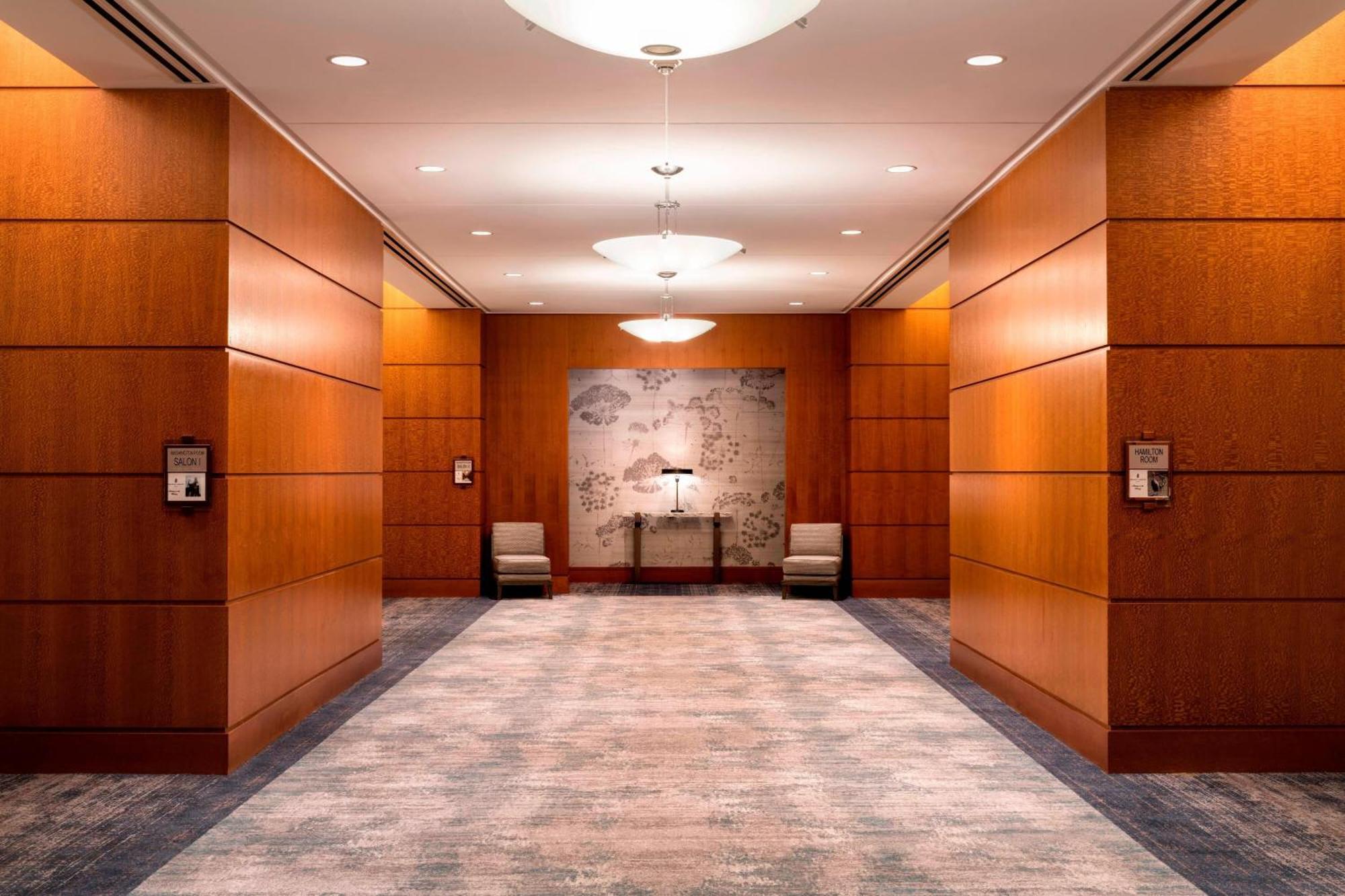 Hotel The Ritz-carlton, 5*