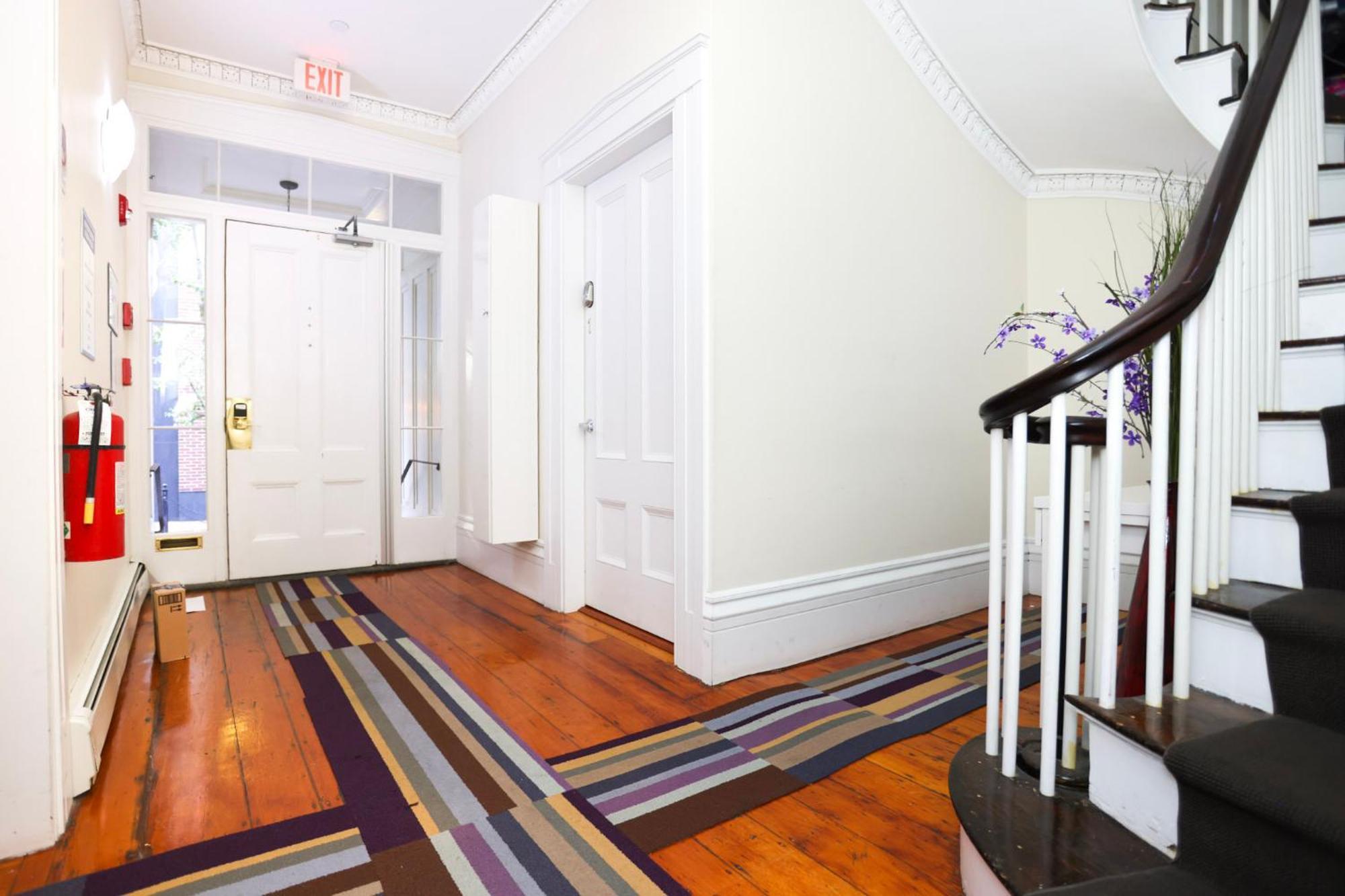 Charming & Stylish On Beacon Hill #8