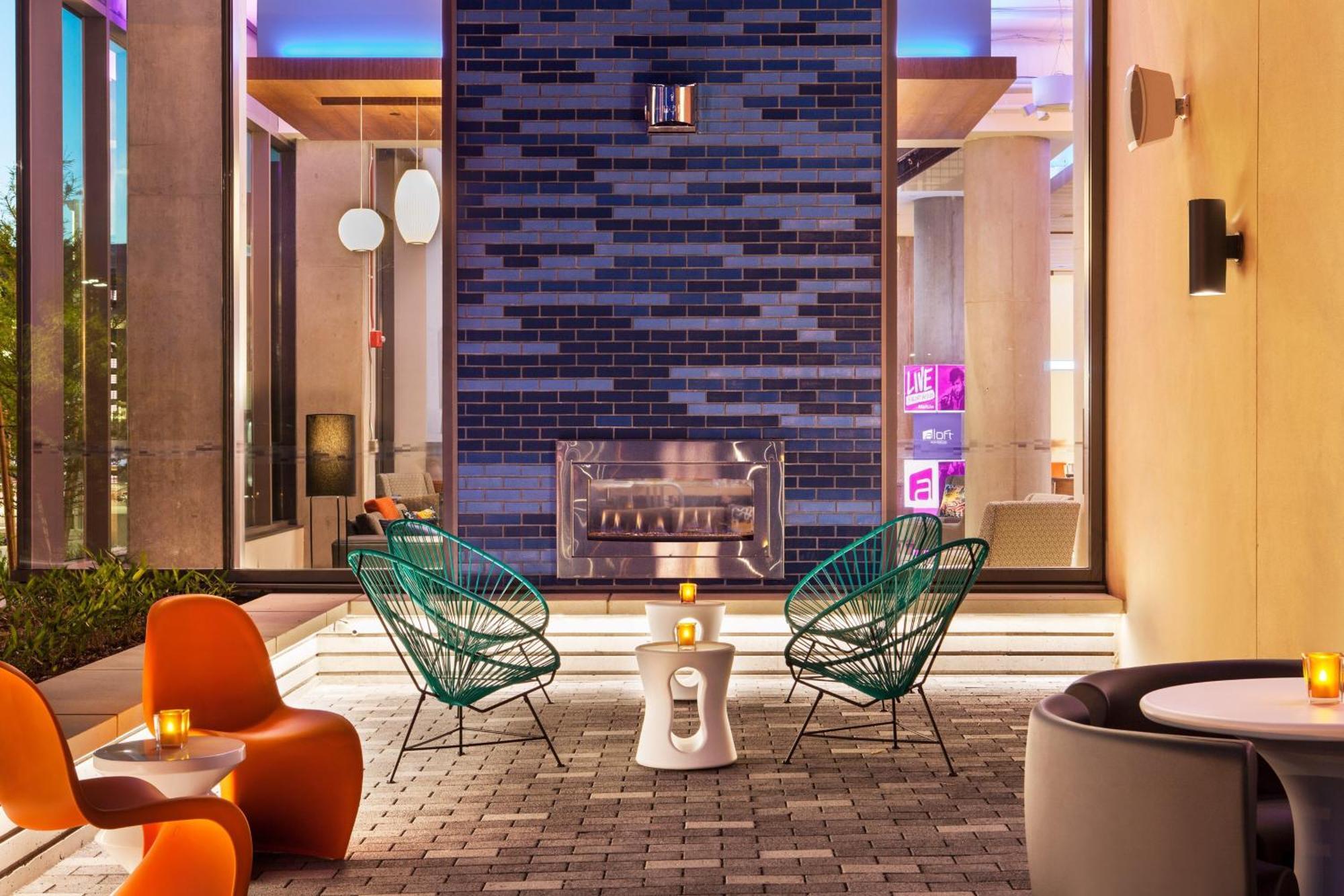 Aloft Seaport District Hotel 4*