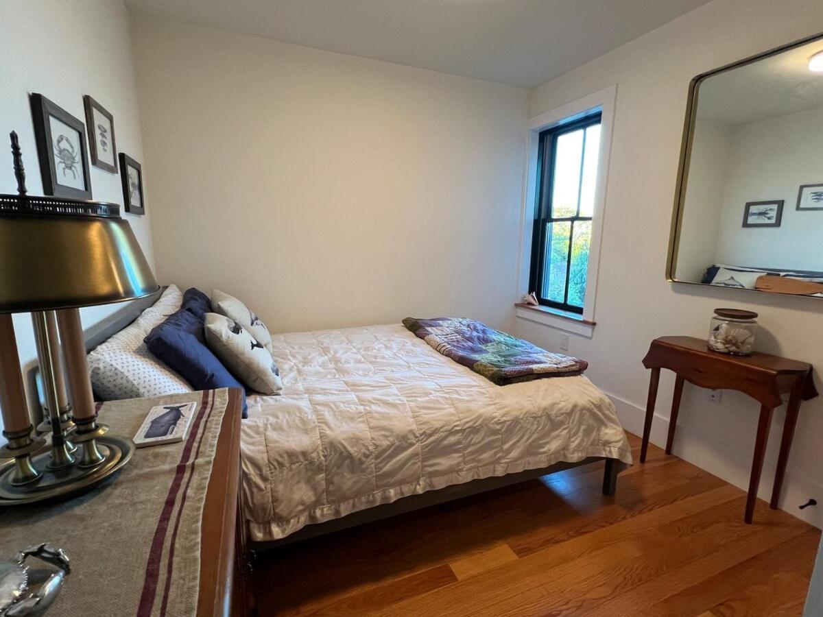 Waterfront Escape - Close To Airport & Downtown Pousada