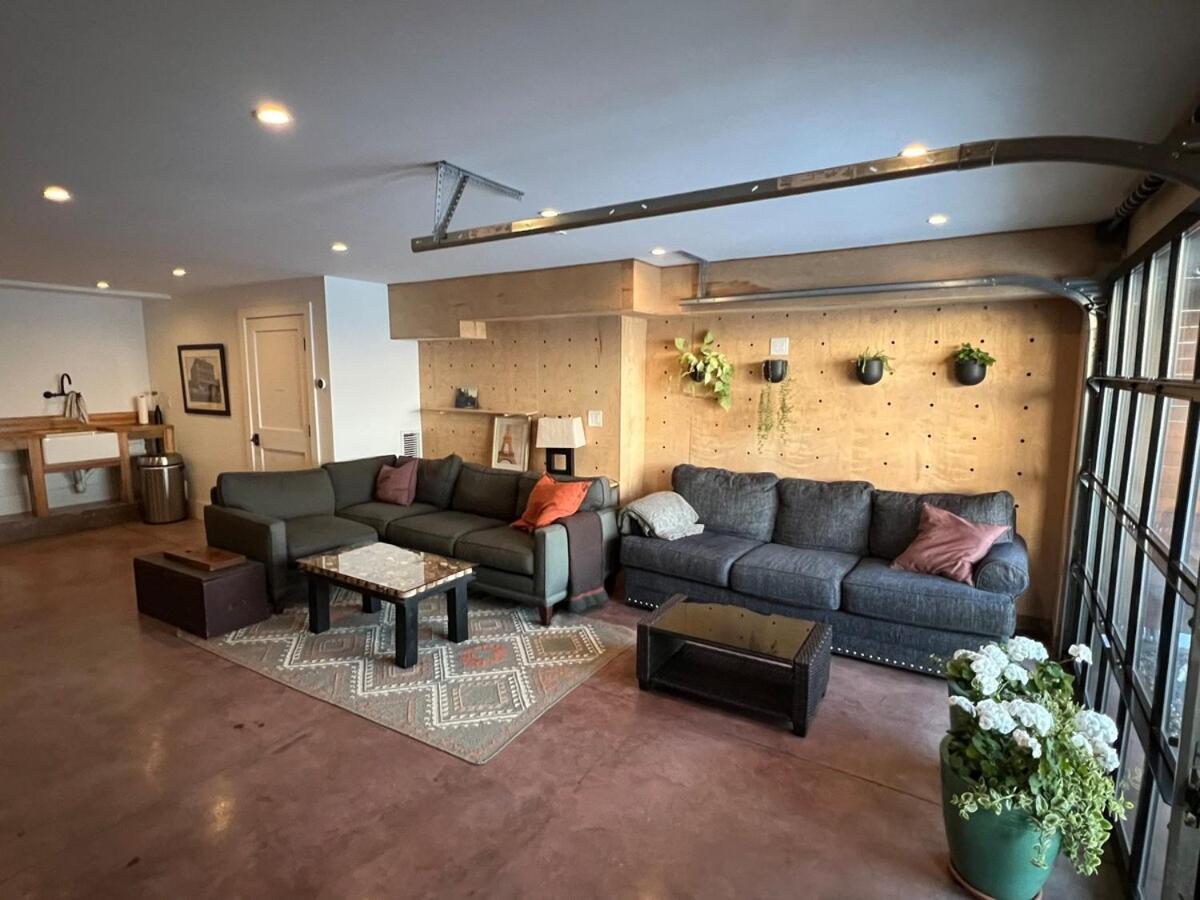 Waterfront Escape - Close To Airport & Downtown Pousada