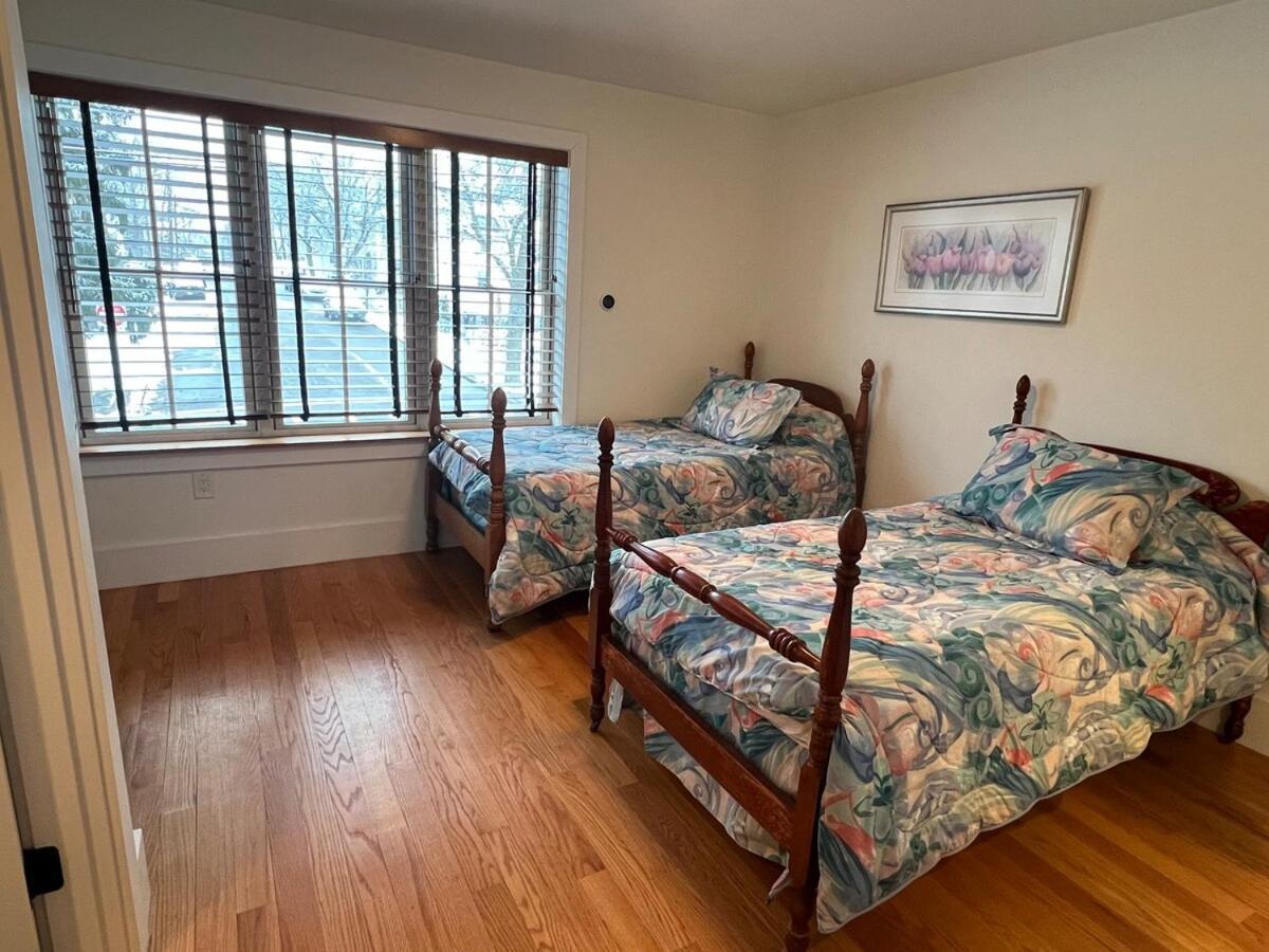 Waterfront Escape - Close To Airport & Downtown Pousada