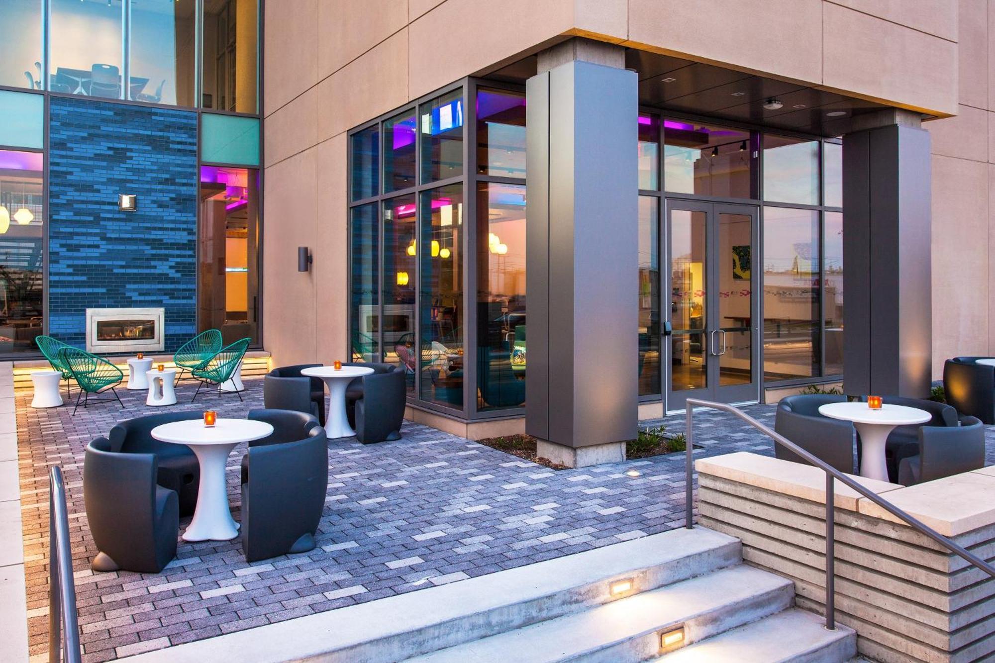 Aloft Seaport District Boston
