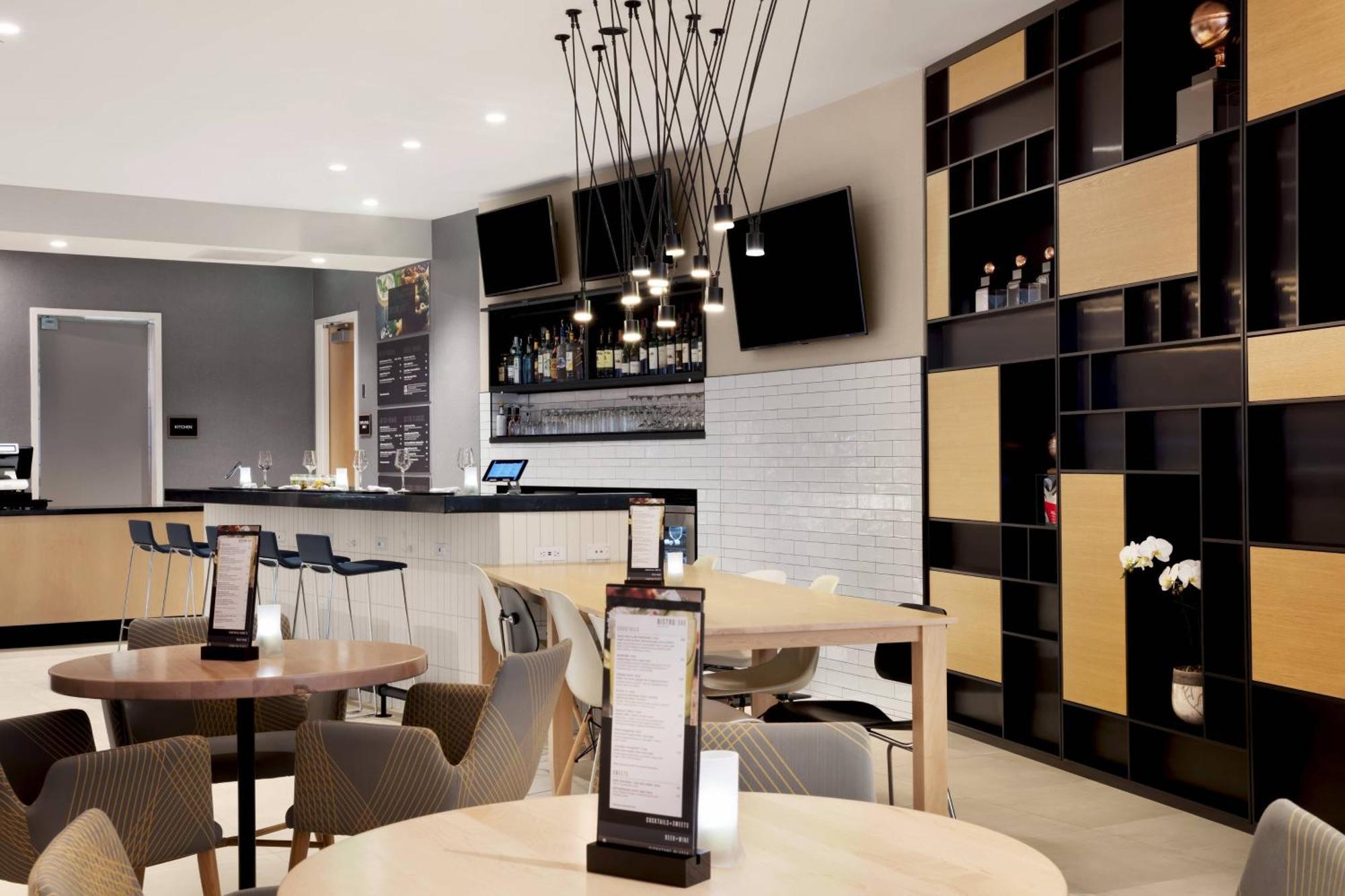 Courtyard Downtown/north Station 3*
