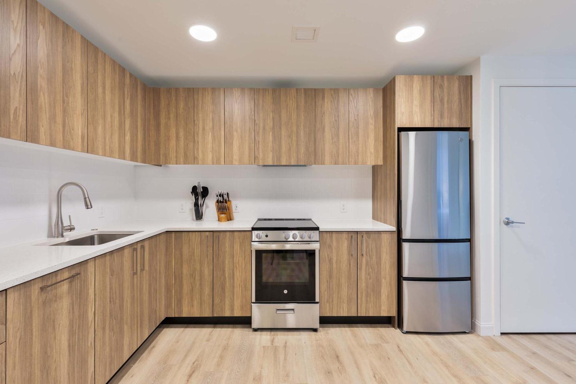 Gorgeous With Kitchen-idl-547 *