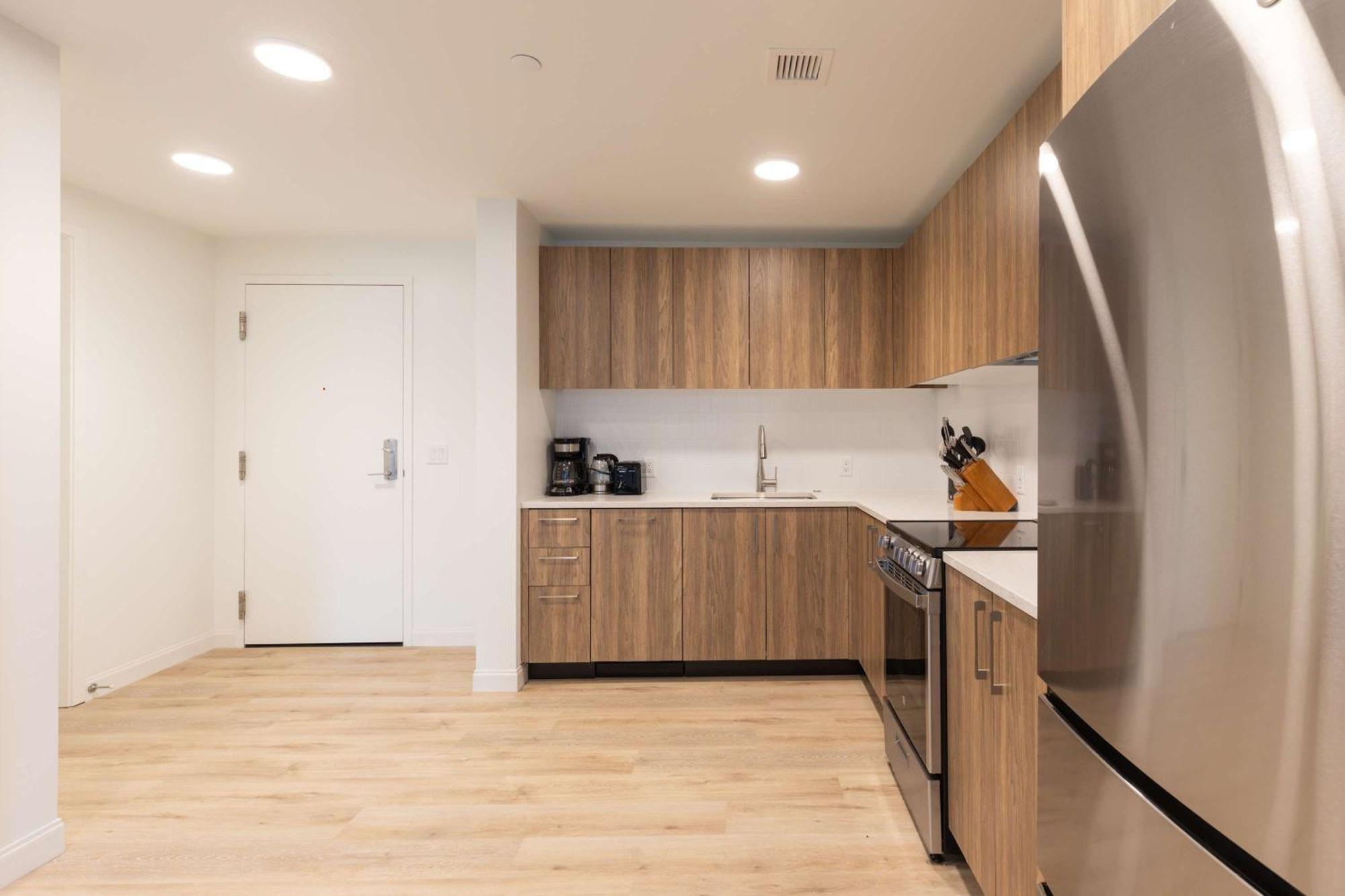 Gorgeous With Kitchen-idl-547 *