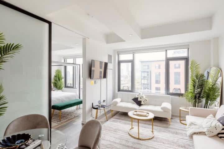 Luxury South End Views And Pool
