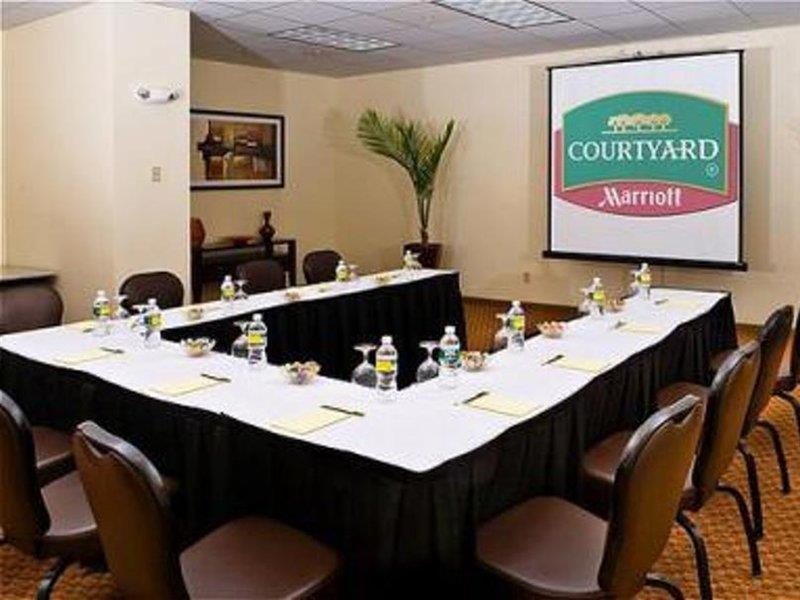 Courtyard By Marriott Logan Airport Hotel Boston