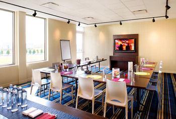 Aloft Seaport District Hotel