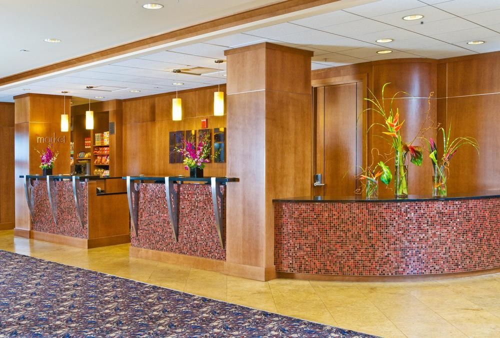 Courtyard By Marriott Logan Airport Hotel