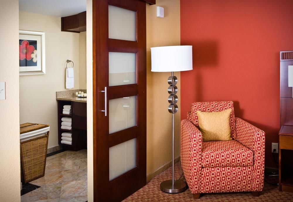Courtyard By Marriott Logan Airport Hotel 3*