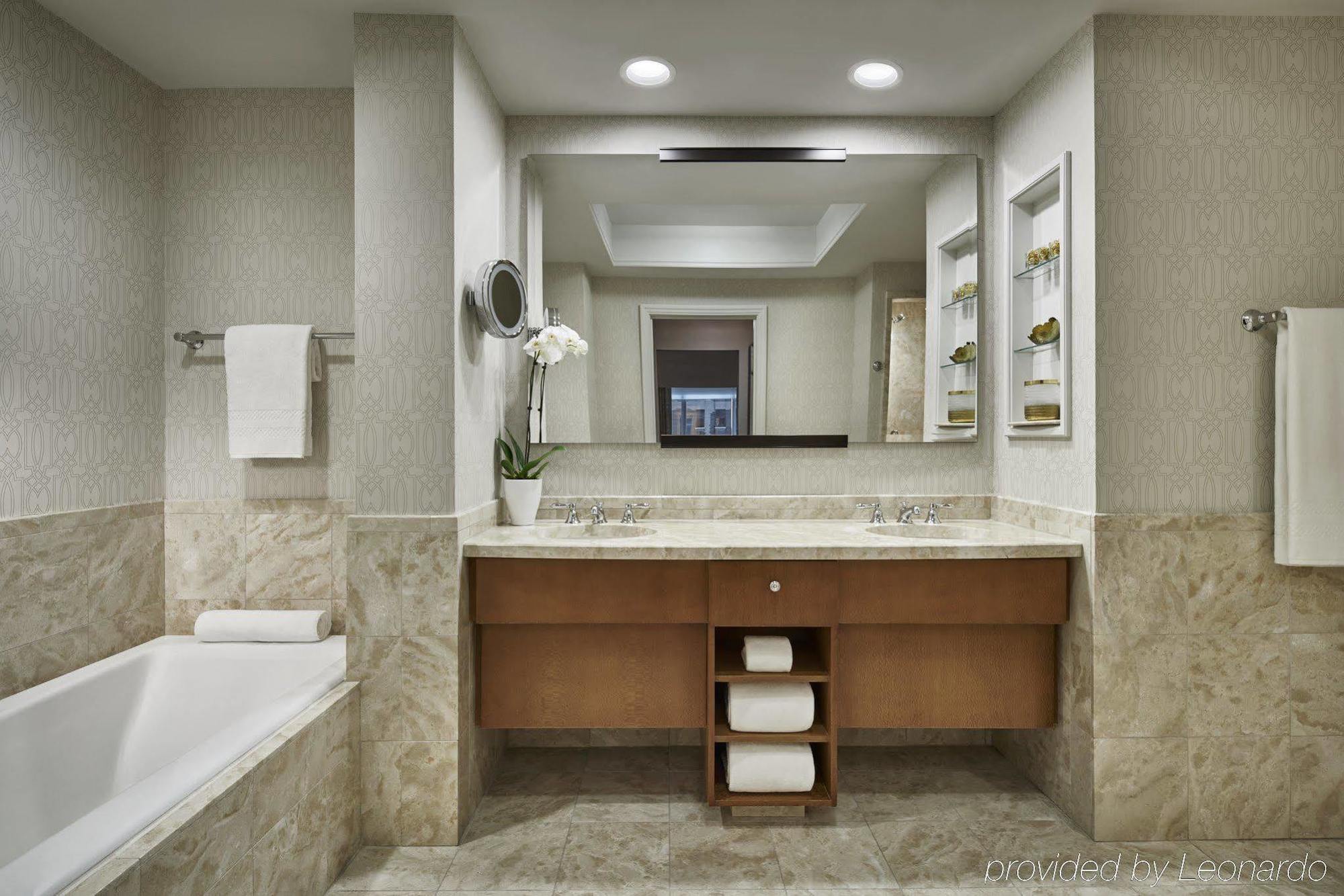 The Ritz-carlton, Hotel 5*