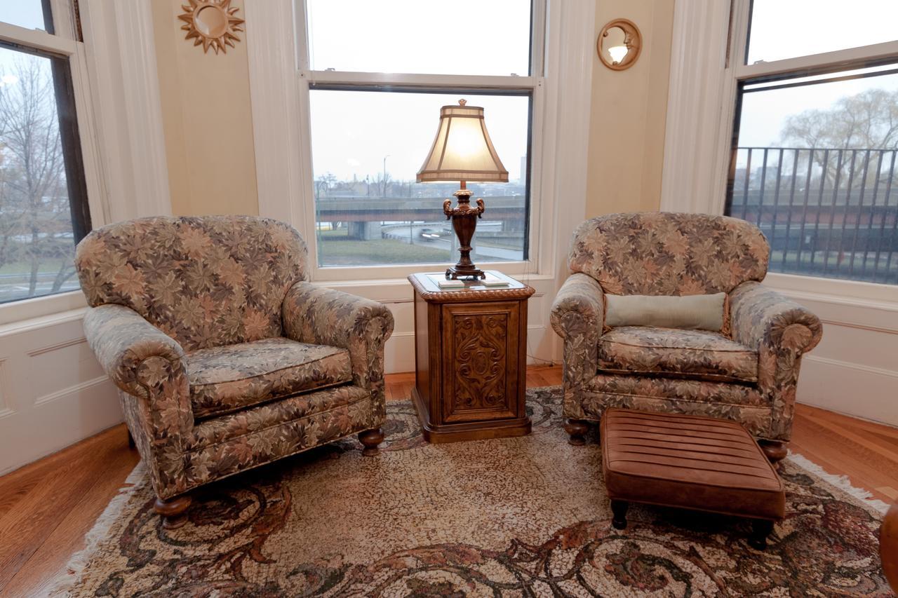The Gryphon House Bed & Breakfast Boston