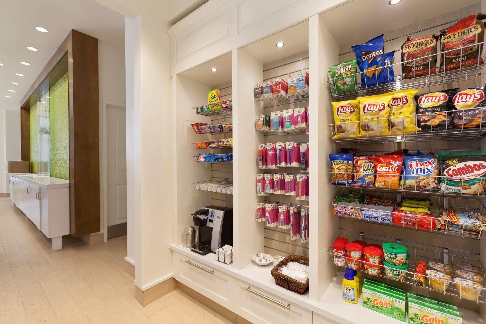 Hilton Garden Logan Airport 3*