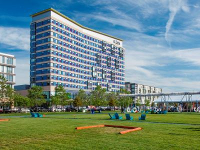 Aloft Seaport District Boston