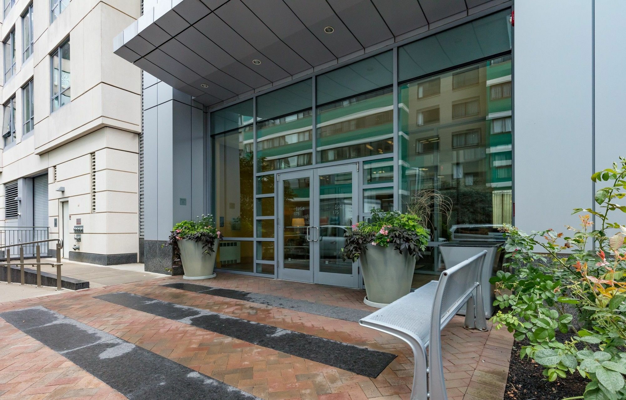 Apartment Global Luxury At West End