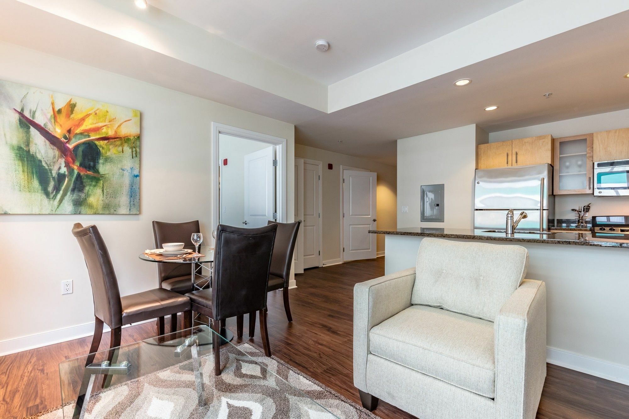 Global Luxury At West End Apartment *